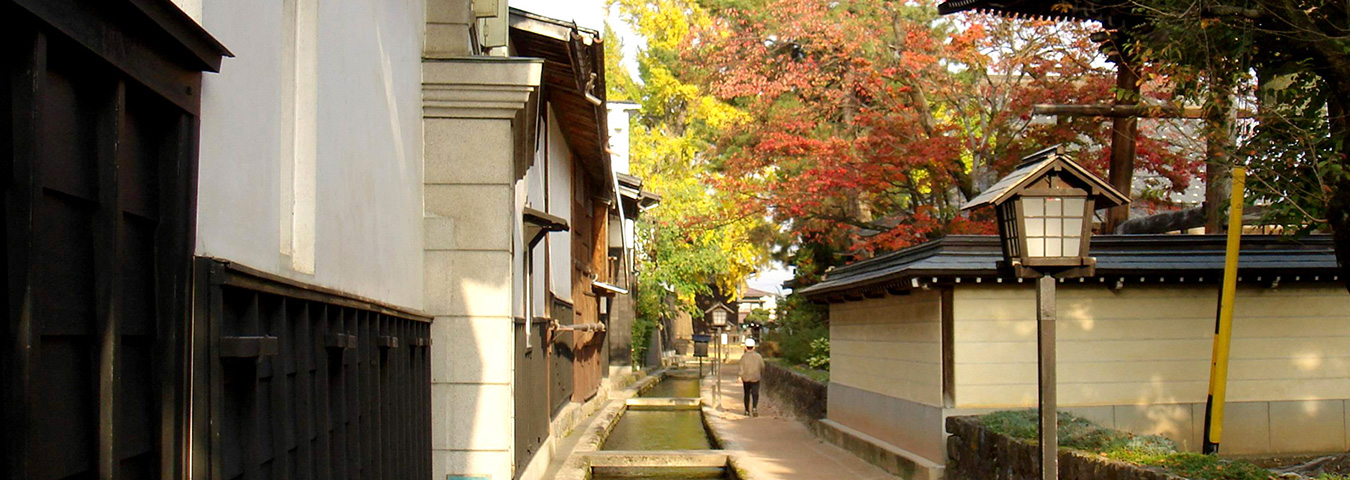 飛騨の匠の技が今に息づく美しい城下町へ