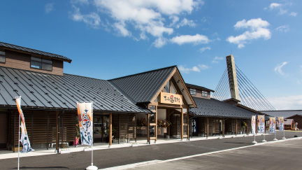 氷見漁港場外市場ひみ番屋街