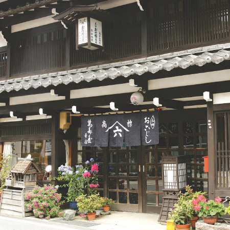 お六櫛の店（山六篠原商店［木祖村］など）